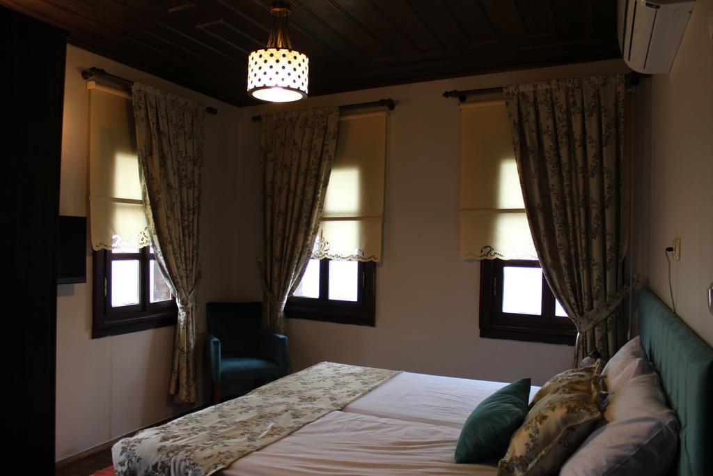 Faik Bey Konagi Bed and Breakfast Golyazi Habitación foto
