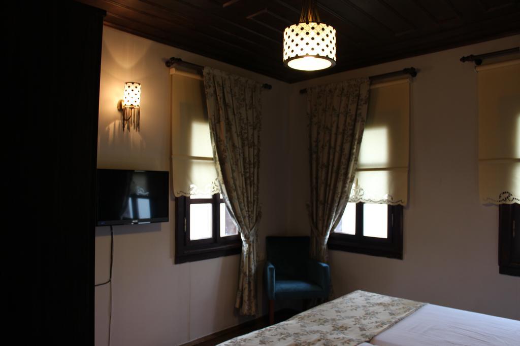 Faik Bey Konagi Bed and Breakfast Golyazi Habitación foto